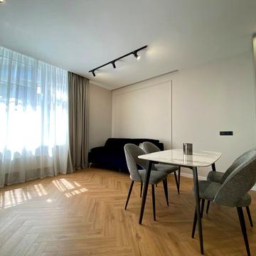 Валерія Самофалова вул. (Каманіна), 16а/2