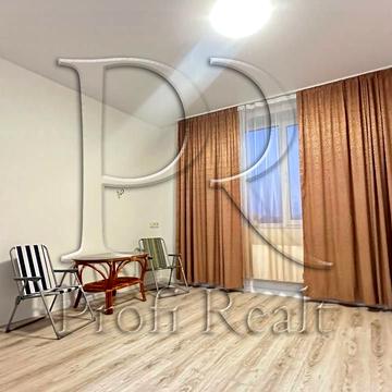 Героїв Небесної Сотні просп., 16/10