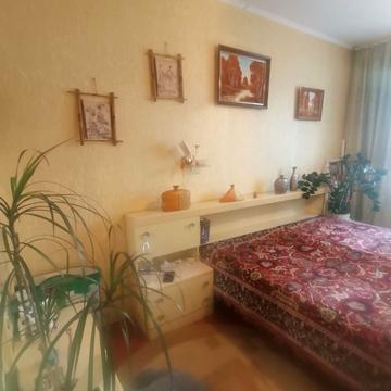 Захисників України вул., 30