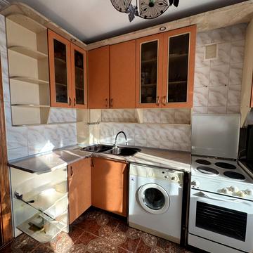 Андрія Мельника вул., 2