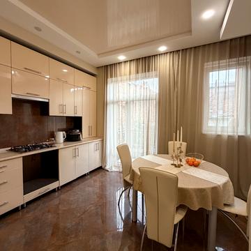 Михайла Лучкая вул., 18