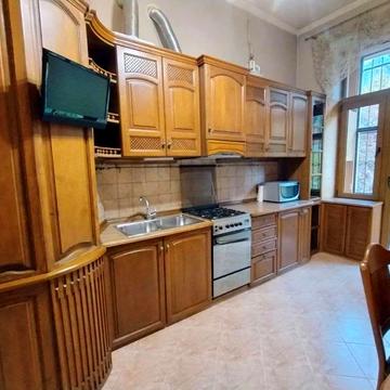 Івана Франка вул., 9