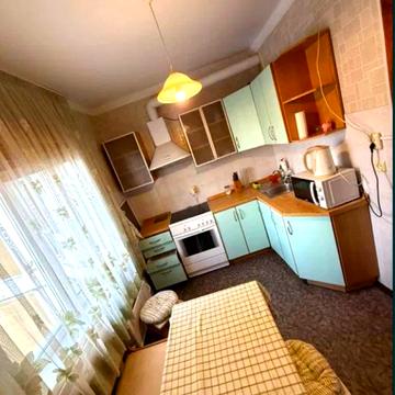 Миколи Ушакова вул., 16