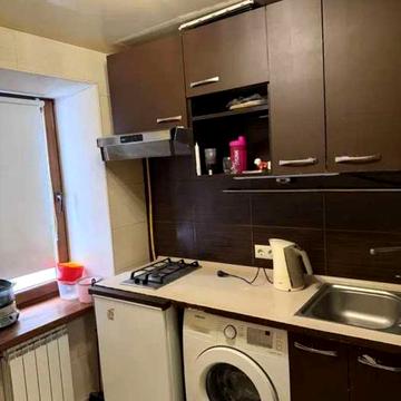 Лєскова вул., 3