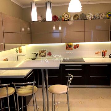 Миколи Міхновського бульв. (Дружби народів), 14-16