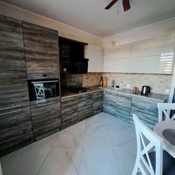 Залізнична вул., 17