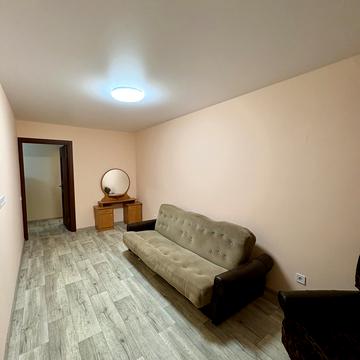 Аерокосмічний просп. (Гагаріна), 72