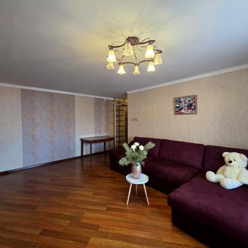 Івана Миколайчука вул., 38