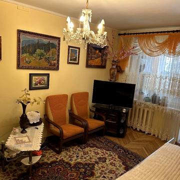 Івана Пулюя вул., 15