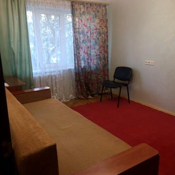 Братиславська вул., 18