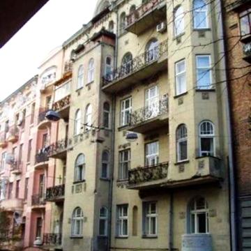 Костельна вул., 9