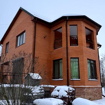 Молодіжна вул., 1