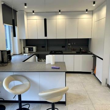 Пекарська вул., 30