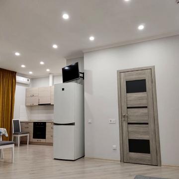 Михайлівська вул., (Будинок 1)