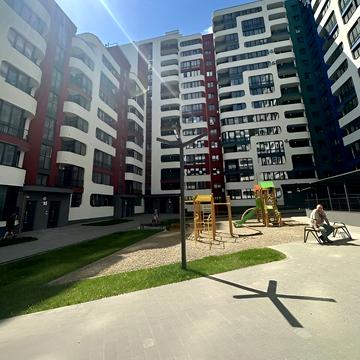 Трускавецька вул., (Будинок Є)