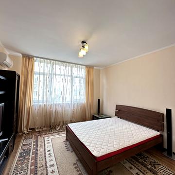 Сімї Кульженків вул. (Петра Дегтяренка), 35