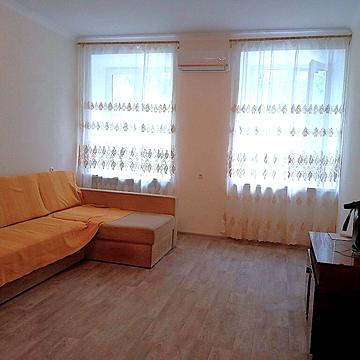 Степана Олійника узвіз, 8