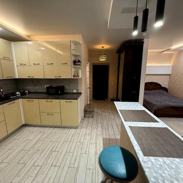 Героїв Небесної Сотні просп., 18/8