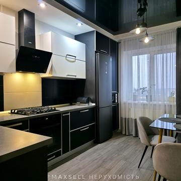 Нижньосироватська вул., 10