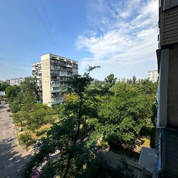 Павла Тичини просп., 5