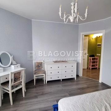 Миру вул., 50