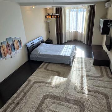 Салютна вул., 1-Б