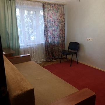 Братиславська вул., 18