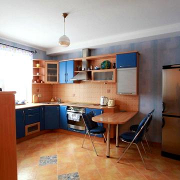 Драгоманова вул., 12