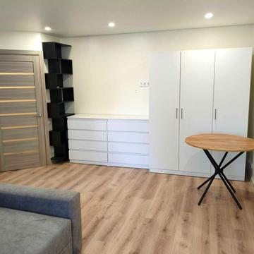 Волинська вул., 2