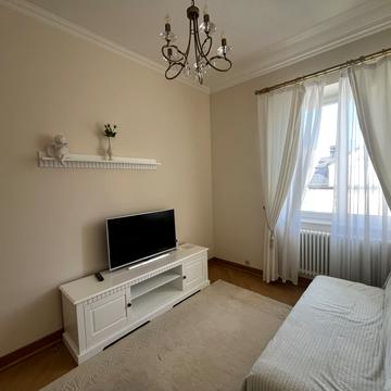 Квітнева вул., 10