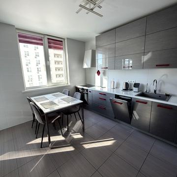 Освіти вул., 16