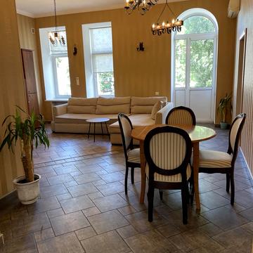 Нижній Вал вул., 33