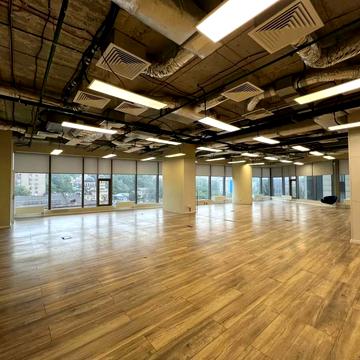 Спортивна пл., 1