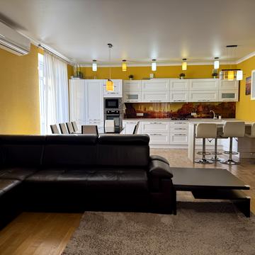 Замковецька вул., 102-А