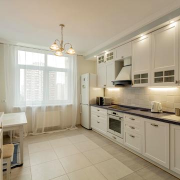 Анни Ахматової вул., 22