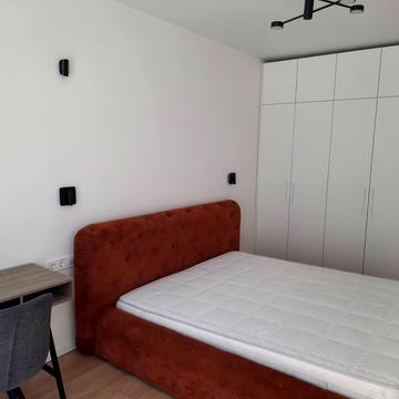 Угорська вул., 12