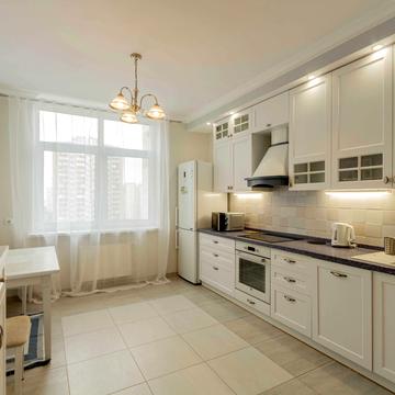 Анни Ахматової вул., 22