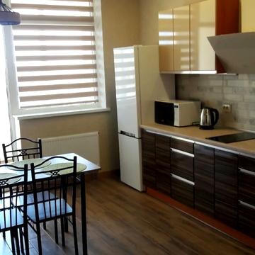 Європейського Союзу просп. (Правди), 41-Д