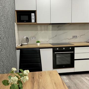 Літературна вул., 10-Б