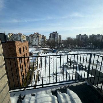 24 Серпня вул., (Будинок 8)