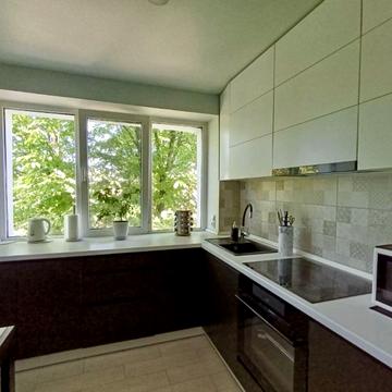 Богдана Хмельницького просп. (Героїв Сталінграда), 16