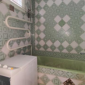 Камянецька вул., 86