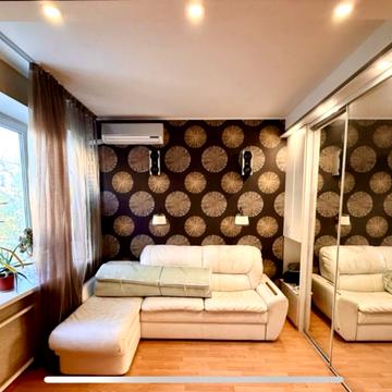 Кінна вул., 2/4