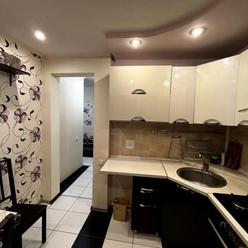 Чарівна вул., 32