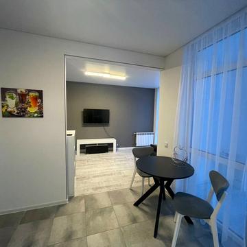 Новознесенська вул., 2