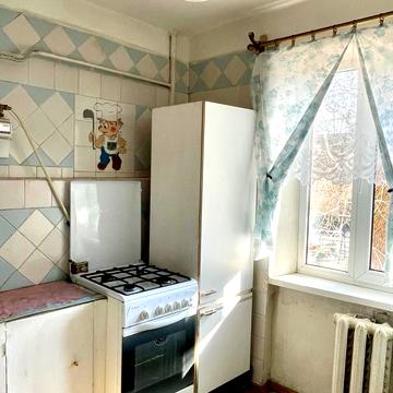 Космонавтів вул., 5