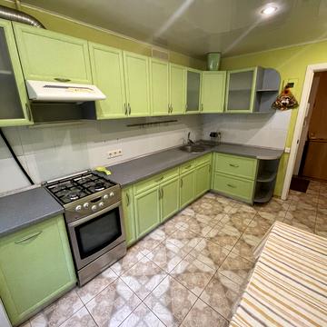 Космодромна вул., 4