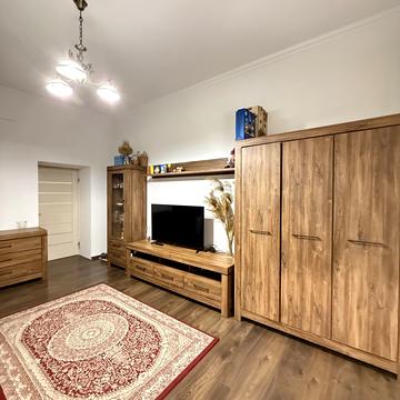 Бернарда Меретина вул., 8