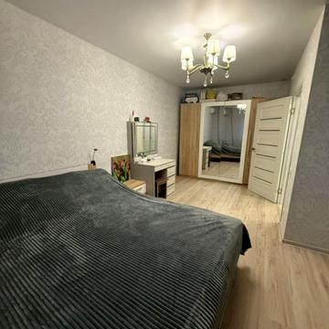 Ньютона вул., 98