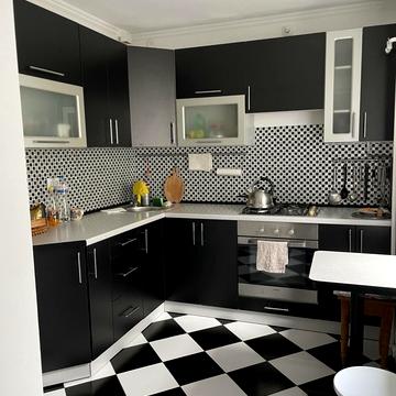 Героїв Десантників вул., 4